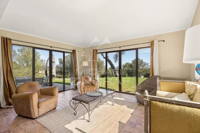 Image No.7-9 Bed House for sale
