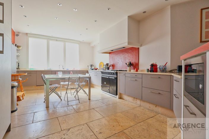 Image No.14-5 Bed Property for sale