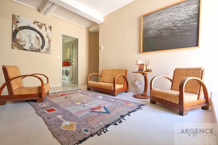 Image No.16-5 Bed Property for sale