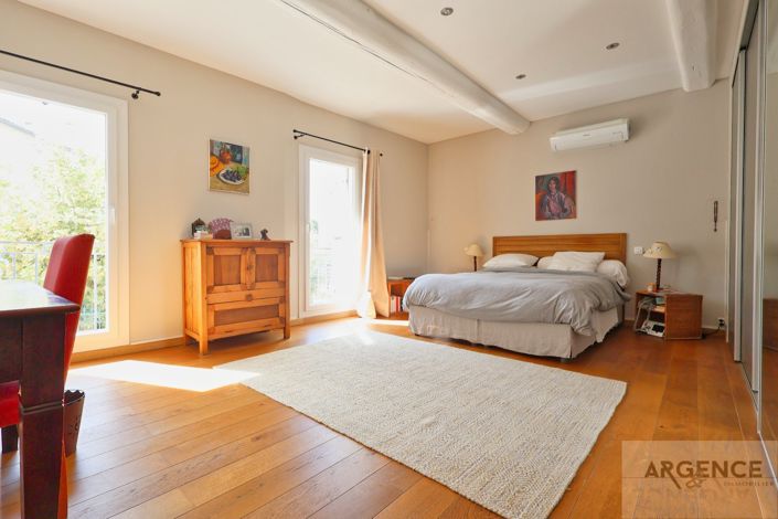 Image No.17-5 Bed Property for sale