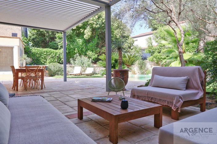 Image No.5-5 Bed Property for sale