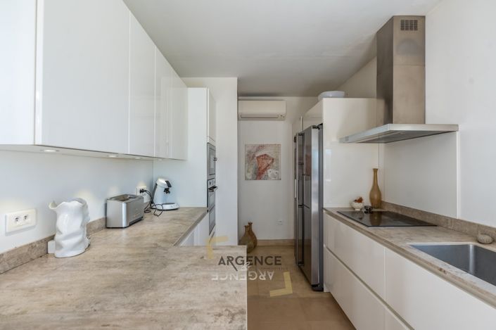 Image No.8-4 Bed House for sale