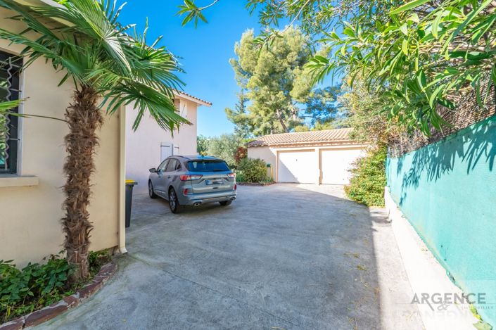 Image No.9-5 Bed House for sale