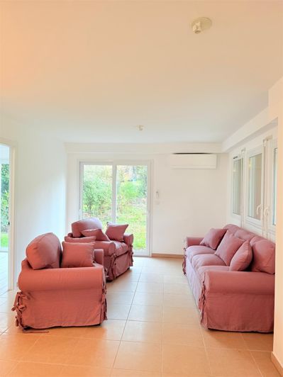 Image No.9-8 Bed House for sale