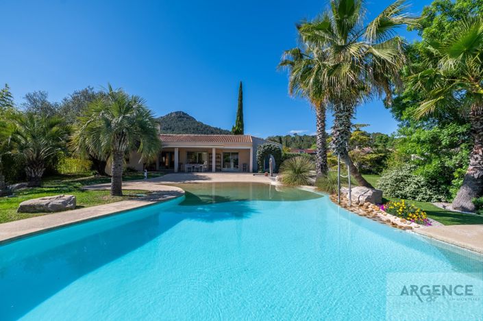 Image No.14-6 Bed Property for sale