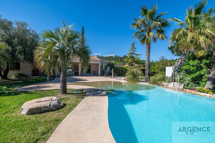 Image No.2-6 Bed Property for sale