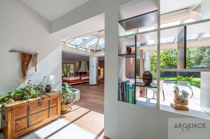 Image No.3-6 Bed Property for sale