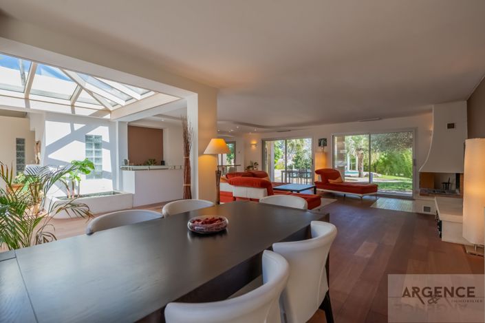 Image No.6-6 Bed Property for sale