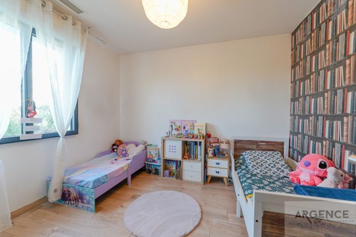 Image No.10-4 Bed Property for sale