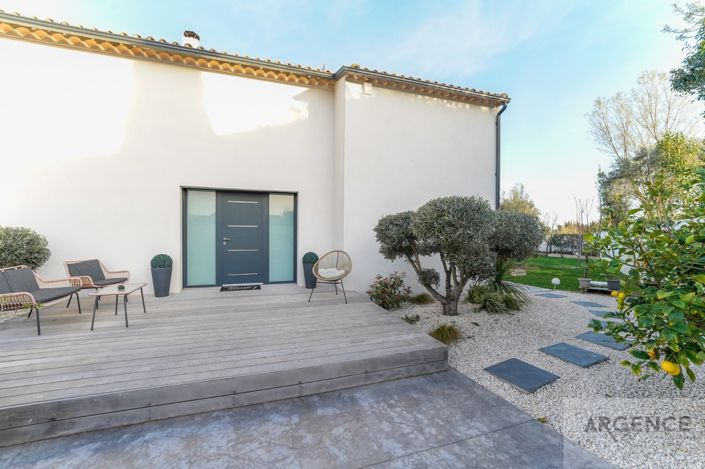 Image No.17-4 Bed Property for sale