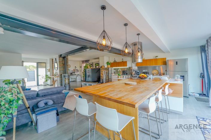 Image No.6-4 Bed Property for sale