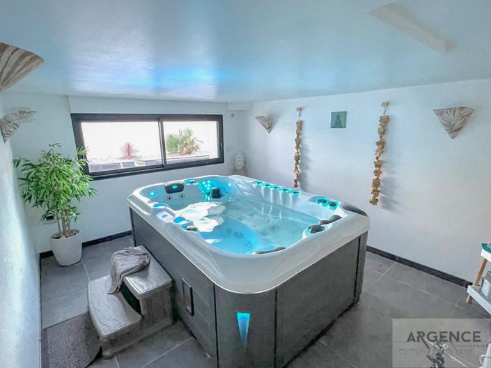 Image No.9-4 Bed Property for sale