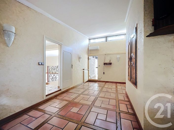 Image No.10-3 Bed House for sale