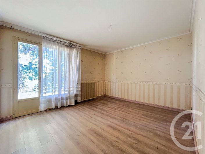 Image No.15-3 Bed House for sale