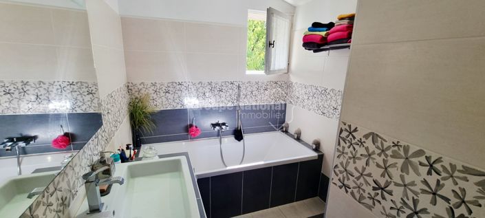 Image No.7-3 Bed House for sale
