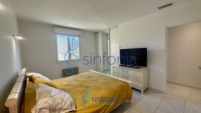 Image No.6-5 Bed House for sale
