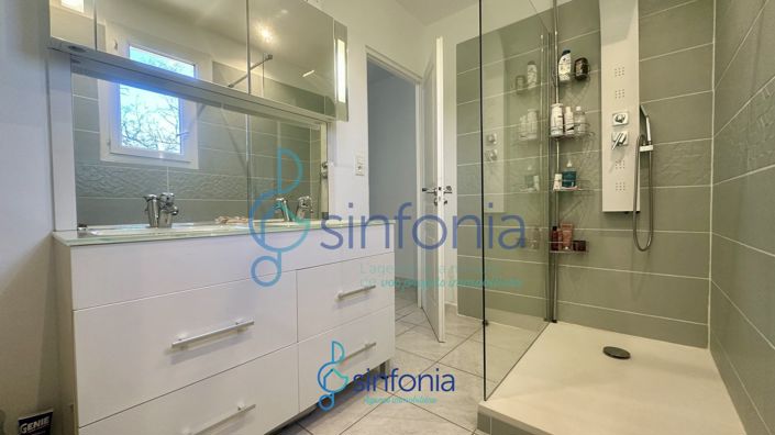 Image No.7-5 Bed House for sale
