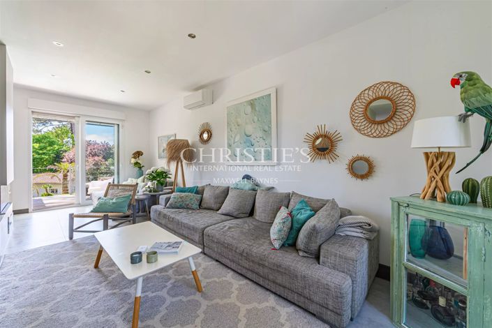 Image No.7-5 Bed House for sale