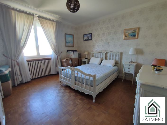 Image No.12-5 Bed House for sale