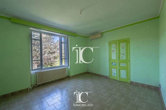 Image No.10-3 Bed House for sale