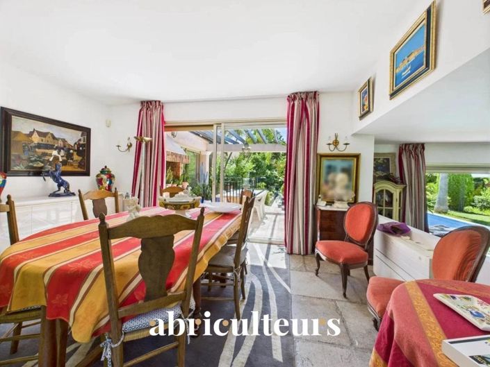 Image No.9-5 Bed House for sale