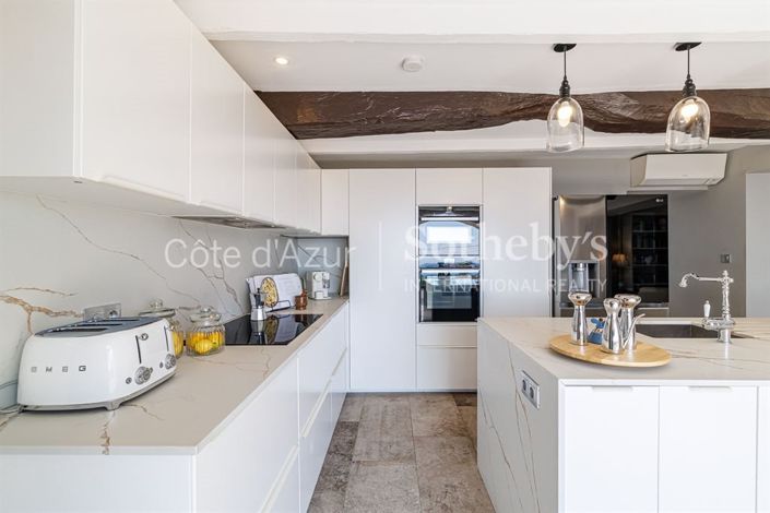 Image No.13-5 Bed Property for sale