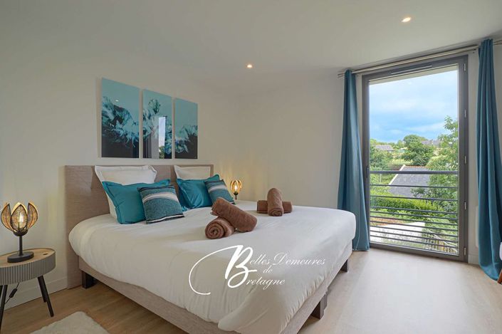 Image No.16-8 Bed Property for sale