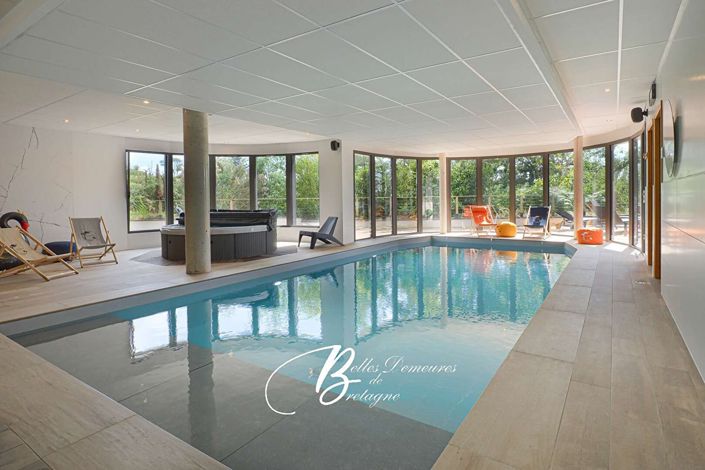 Image No.17-8 Bed Property for sale