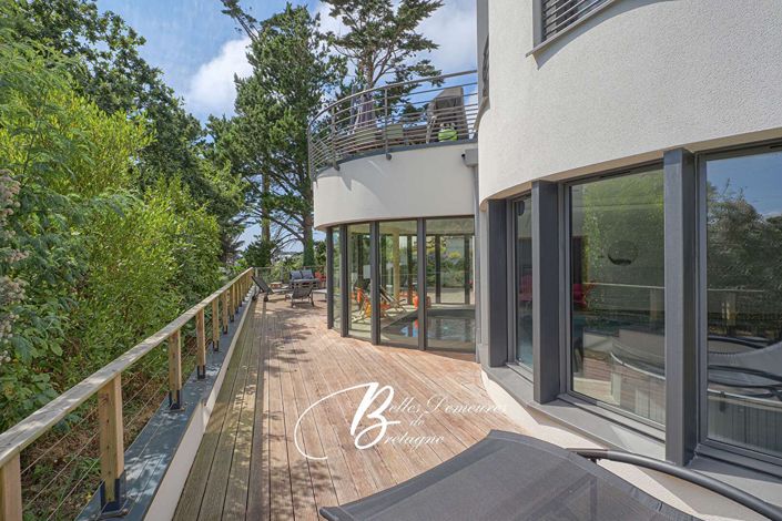 Image No.2-8 Bed Property for sale