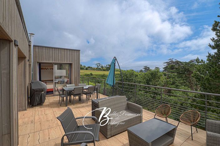 Image No.5-8 Bed Property for sale
