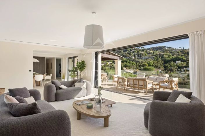 Image No.6-5 Bed House for sale