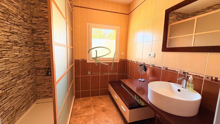 Image No.7-3 Bed House for sale