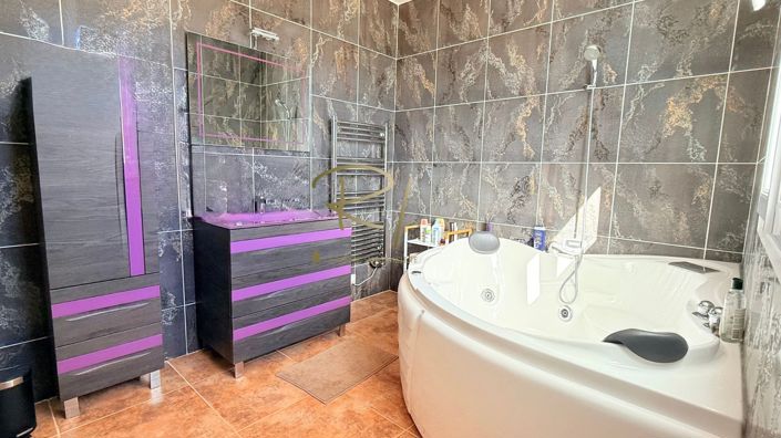 Image No.9-3 Bed House for sale