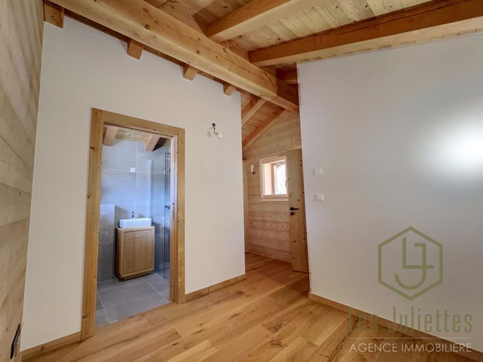 Image No.7-5 Bed House for sale