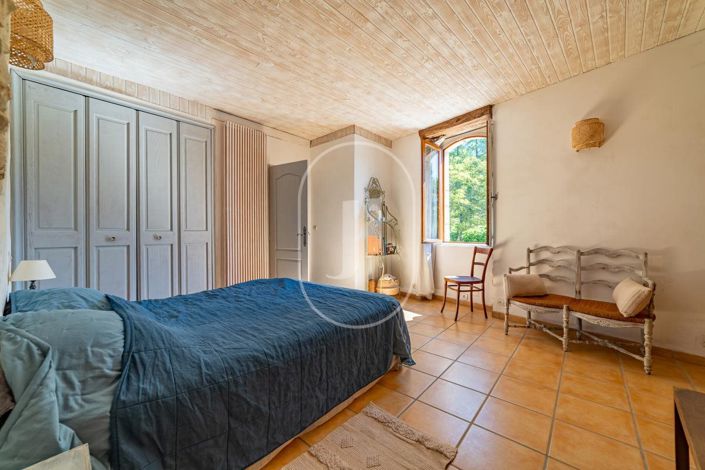 Image No.8-5 Bed House for sale