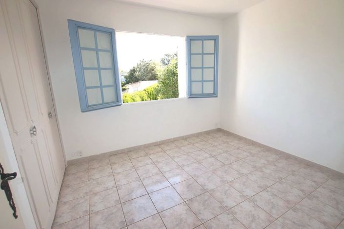 Image No.10-4 Bed House for sale