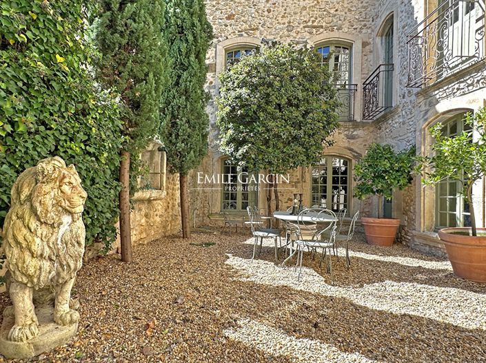 Image No.2-8 Bed Property for sale