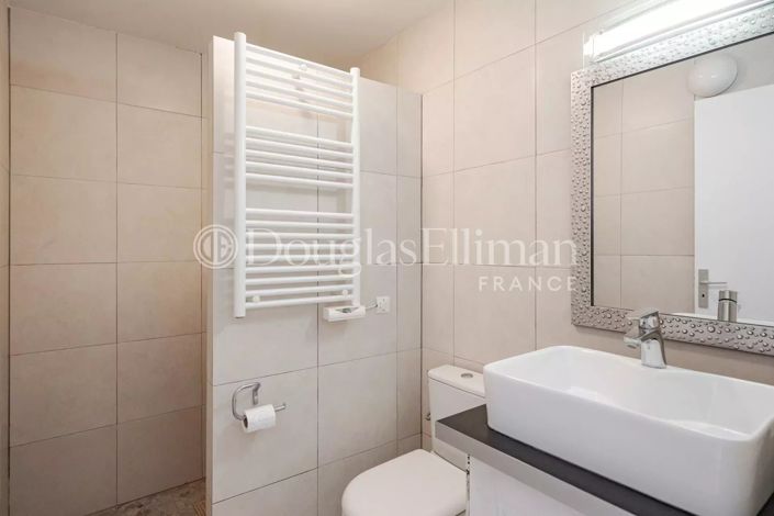 Image No.7-5 Bed House for sale