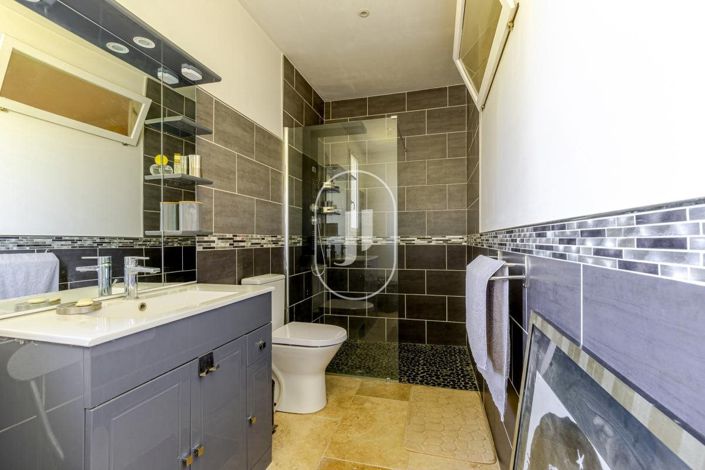 Image No.9-4 Bed House for sale