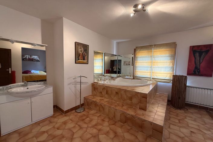 Image No.14-4 Bed House for sale