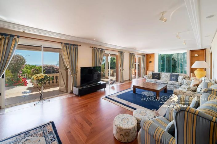 Image No.6-5 Bed House for sale