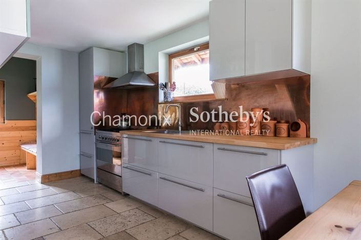 Image No.7-5 Bed House for sale