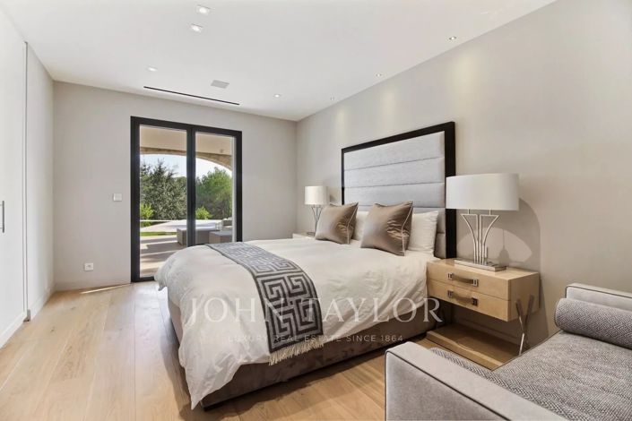 Image No.14-5 Bed House for sale
