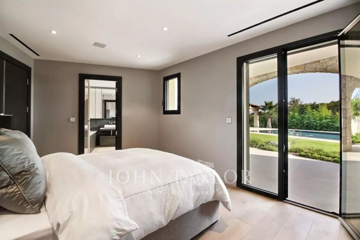 Image No.16-5 Bed House for sale