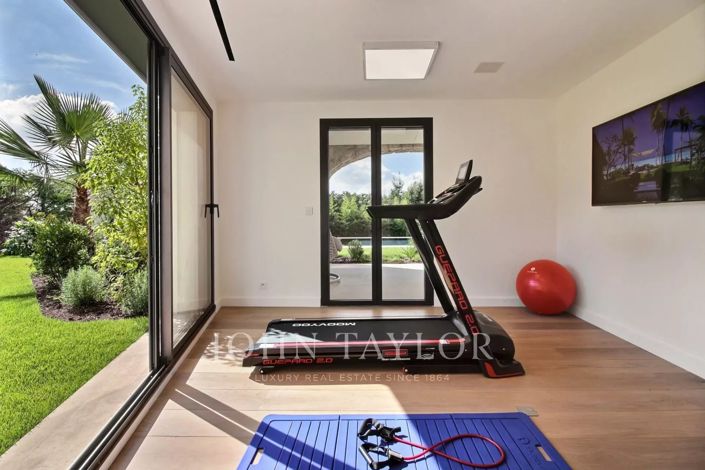 Image No.17-5 Bed House for sale