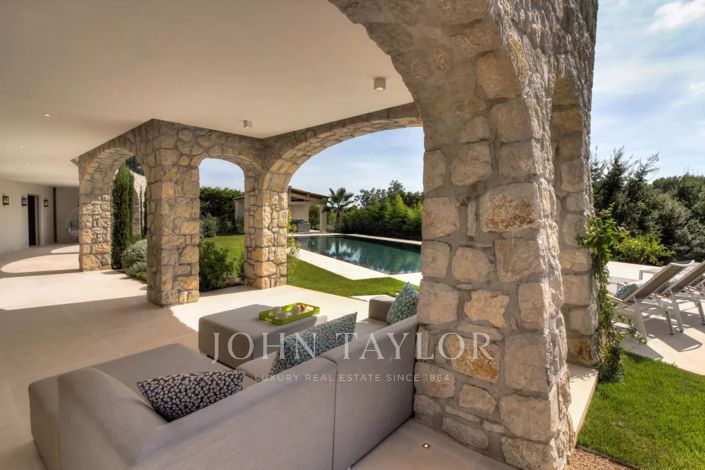 Image No.18-5 Bed House for sale