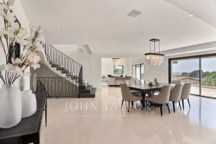 Image No.9-5 Bed House for sale