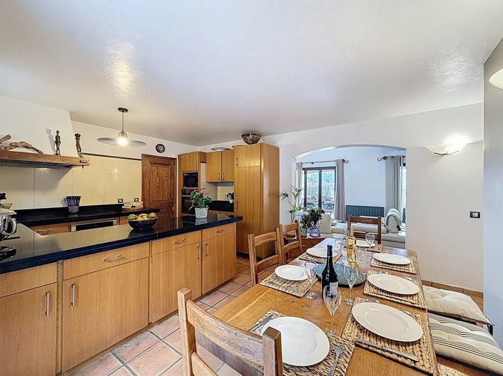 Image No.11-5 Bed House for sale