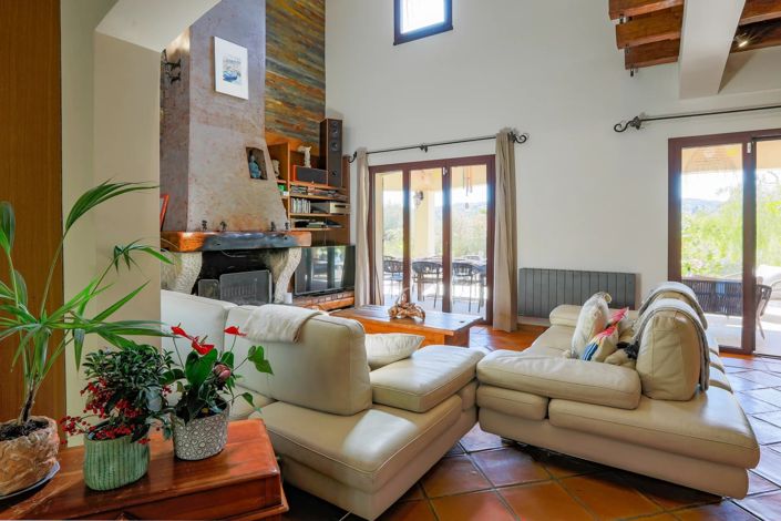 Image No.6-5 Bed House for sale