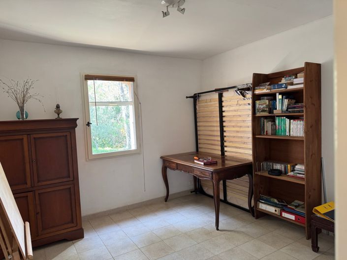 Image No.8-3 Bed House for sale